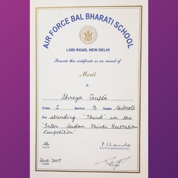 Shreya Gupta - Awards 3rd in Hindi Recitation Competition