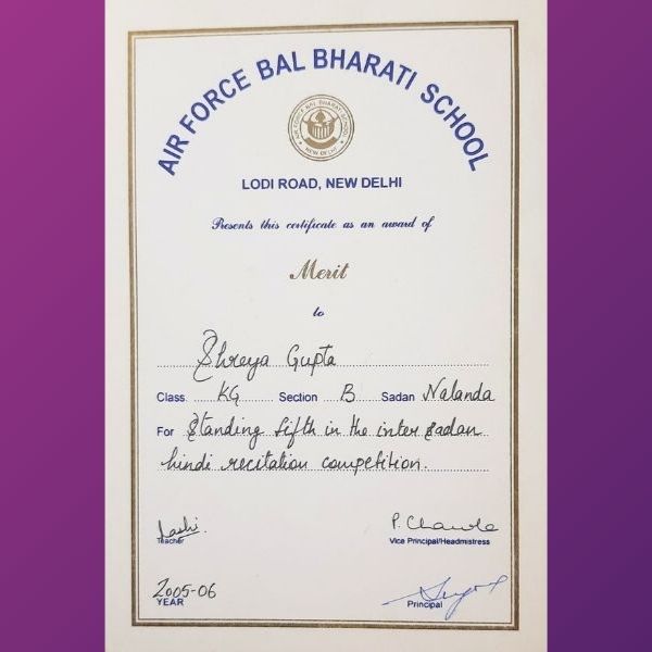 Shreya Gupta - Awards 5th in Hindi Recitatioin Competition